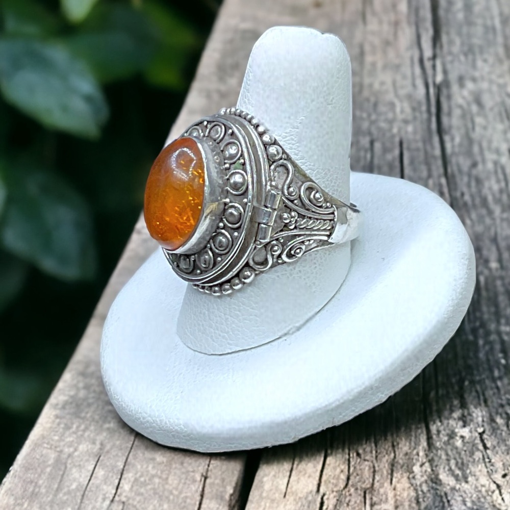 🌺Vintage Sterling Amber Poison Ring